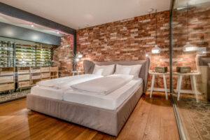 Landhotel Hirschen, Erlinsbach: Wine Cellar Suite