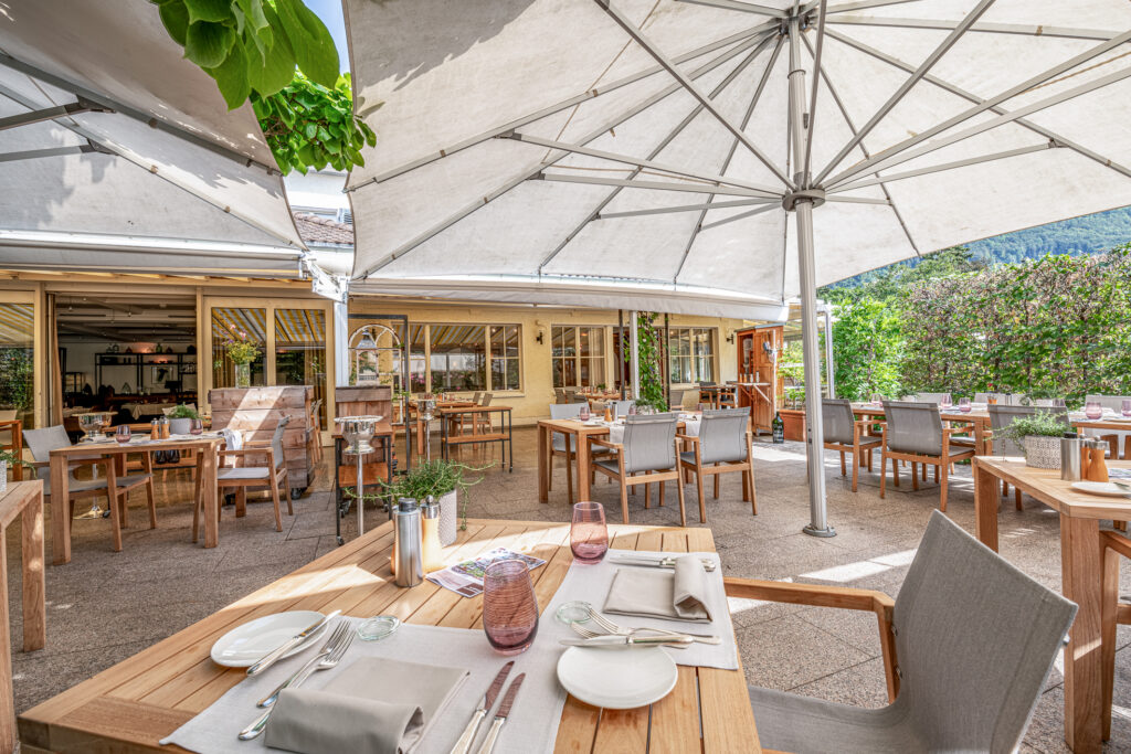 Landhotel Hirschen, Erlinsbach: Garden restaurant