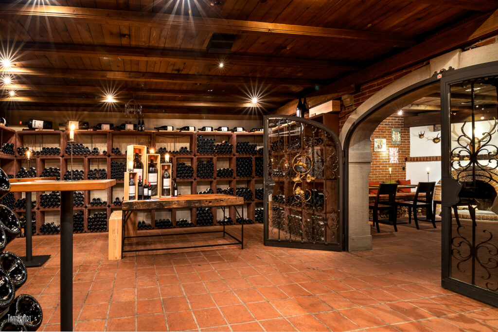 Landhotel Hirschen, Erlinsbach: Wine cellar 