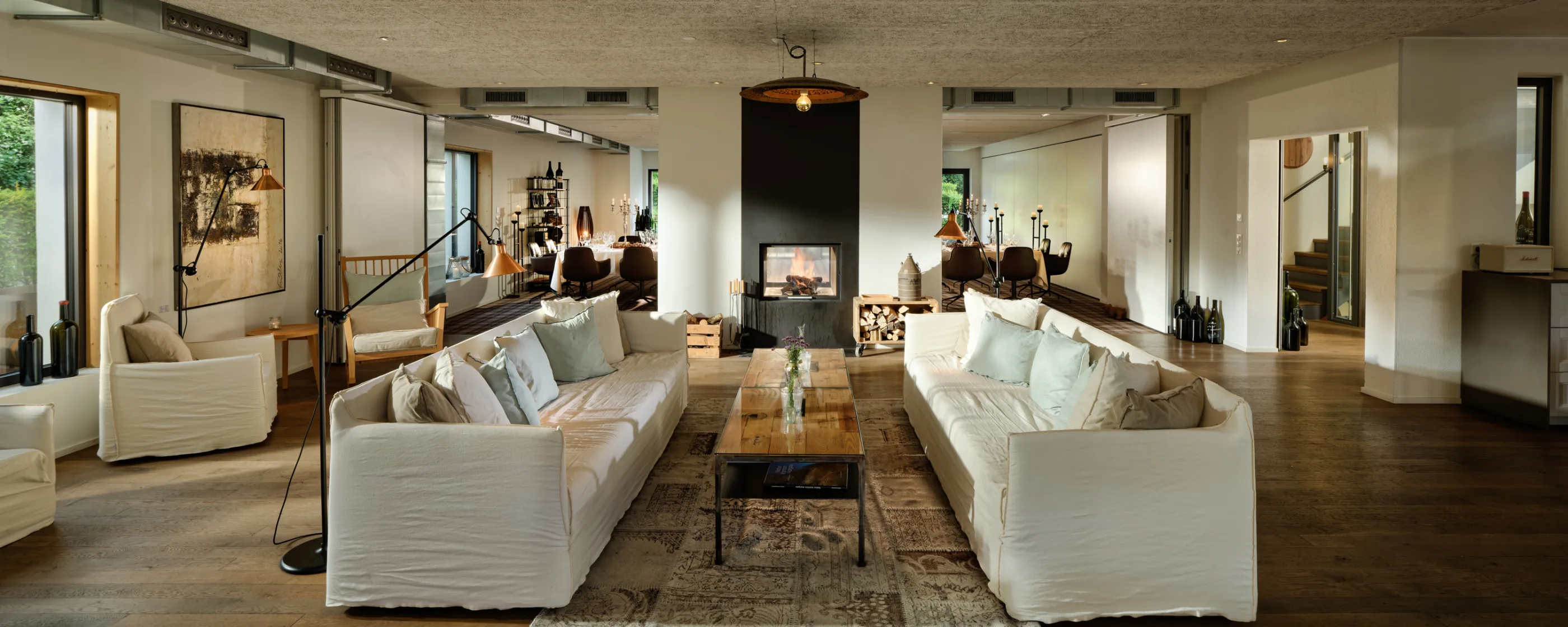 26 Denklokal Kaminlounge offen