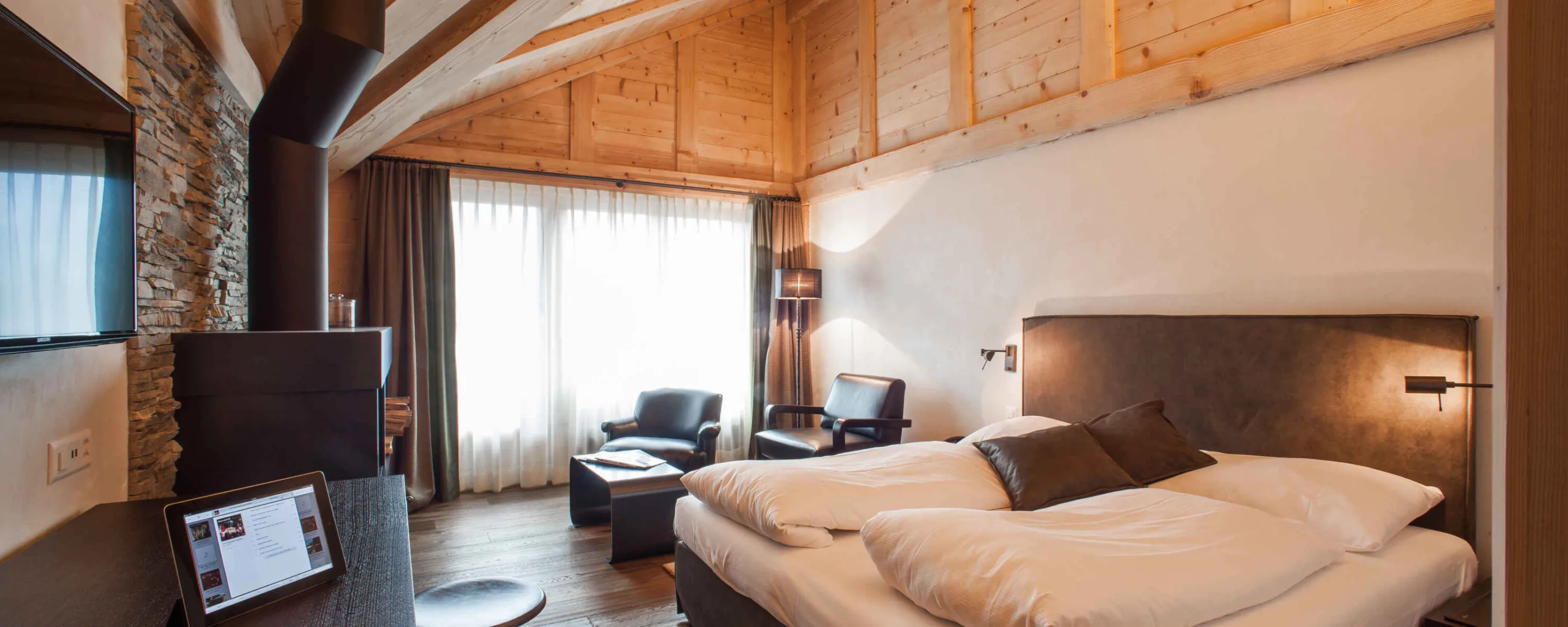 Hotel Bernerhof, Gstaad: Aussenansicht Sommer