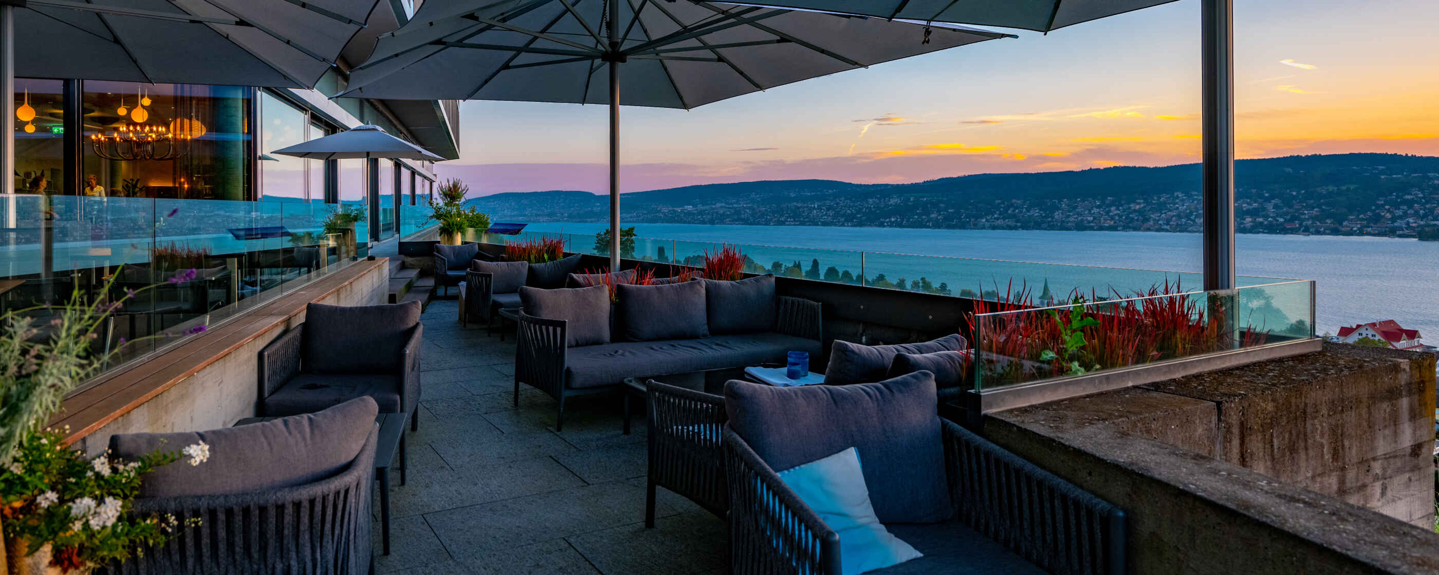 Hotel Belvoir, Rueschlikon: panorama club room with lake view