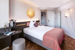 Hotel Sedartis, Thalwil: City Queen Room mit Balkon