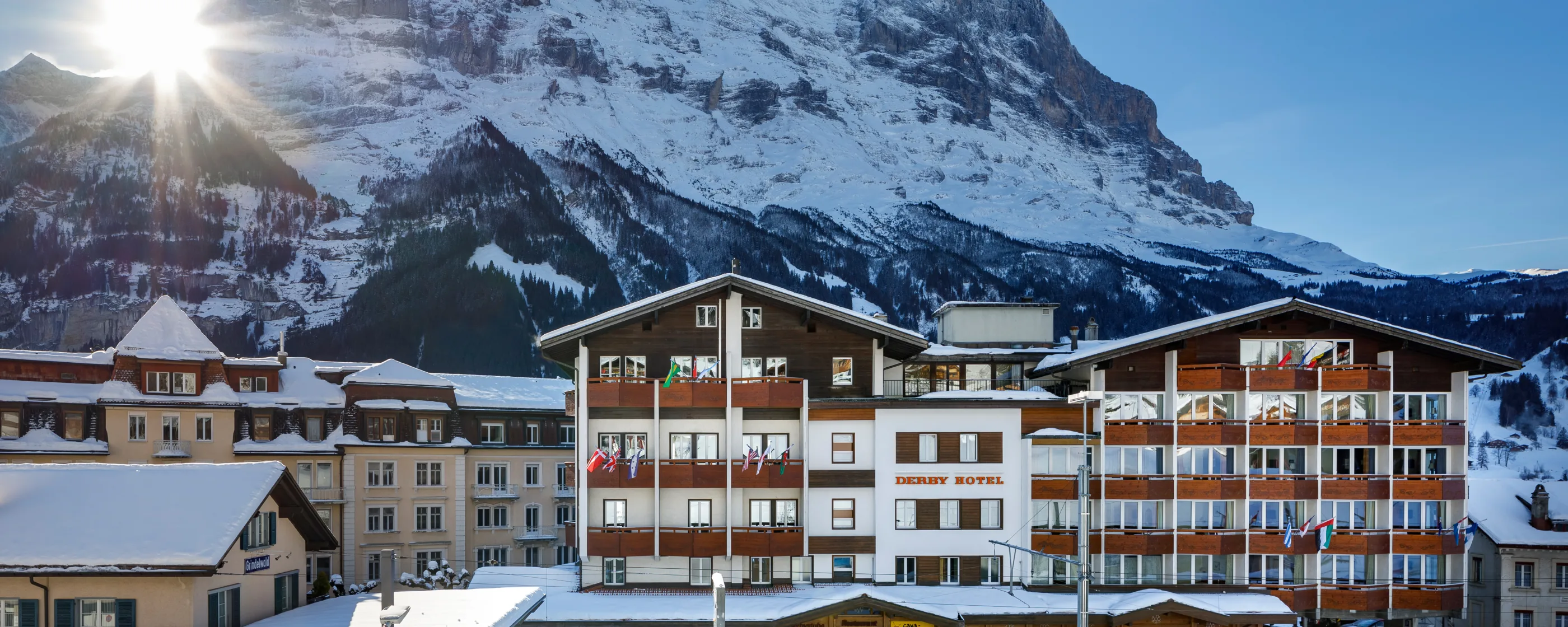 Hotel Derby, Grindelwald: Aussenansicht Sommer