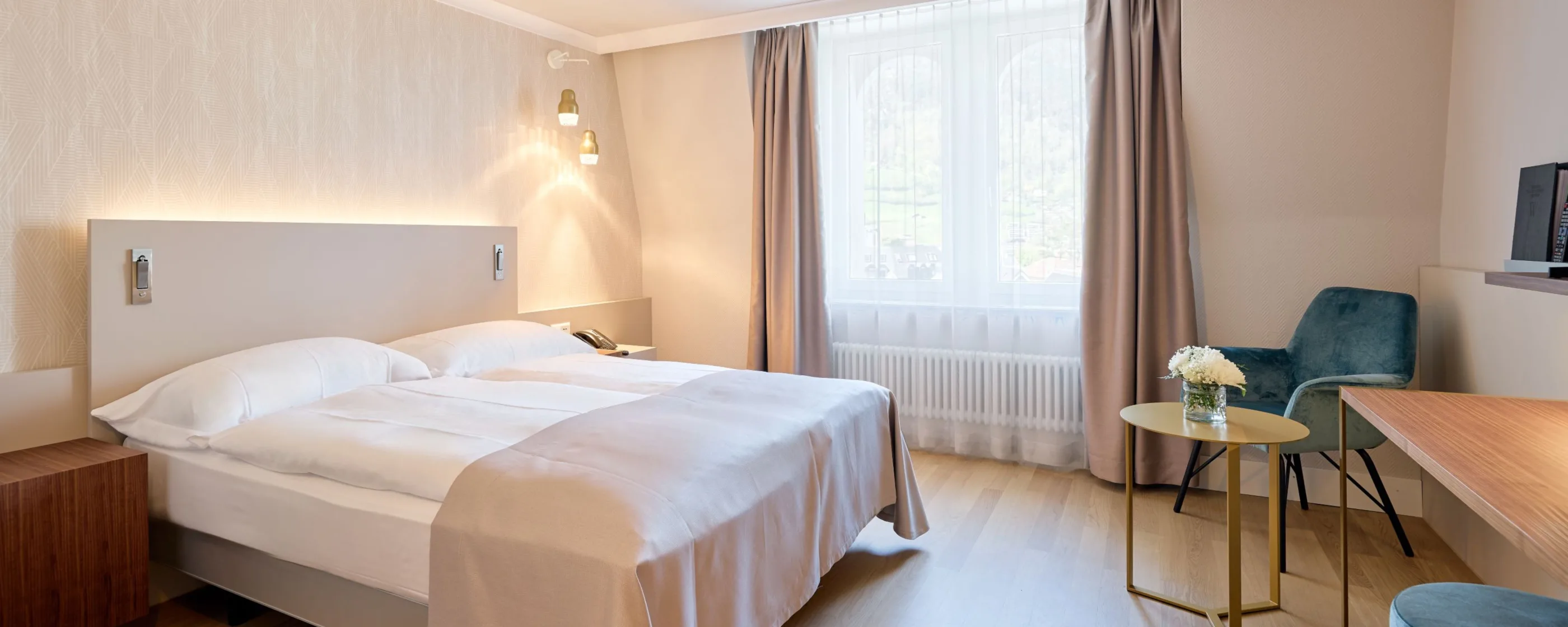 Seehotel Waldstätterhof, Brunnen: Superior room with queen-size bed - lake view