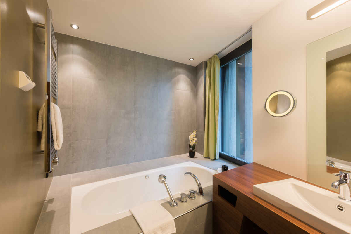 Lifestyle Junior Suite mit Seesicht und Sprudelbadewanne