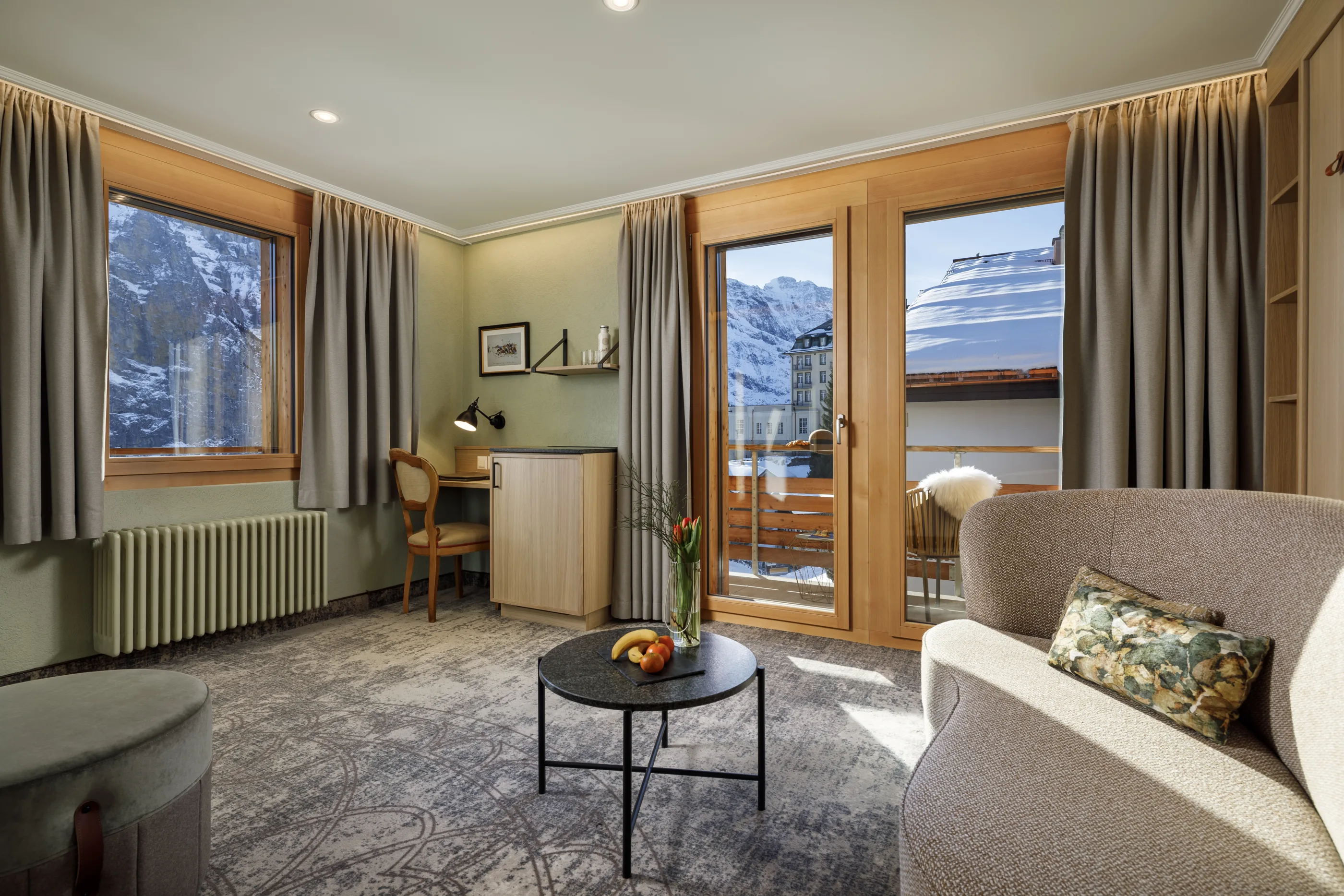 Hotel Eiger, Mürren: Corner Junior Suite mit Balkon und Eiger Bergblick