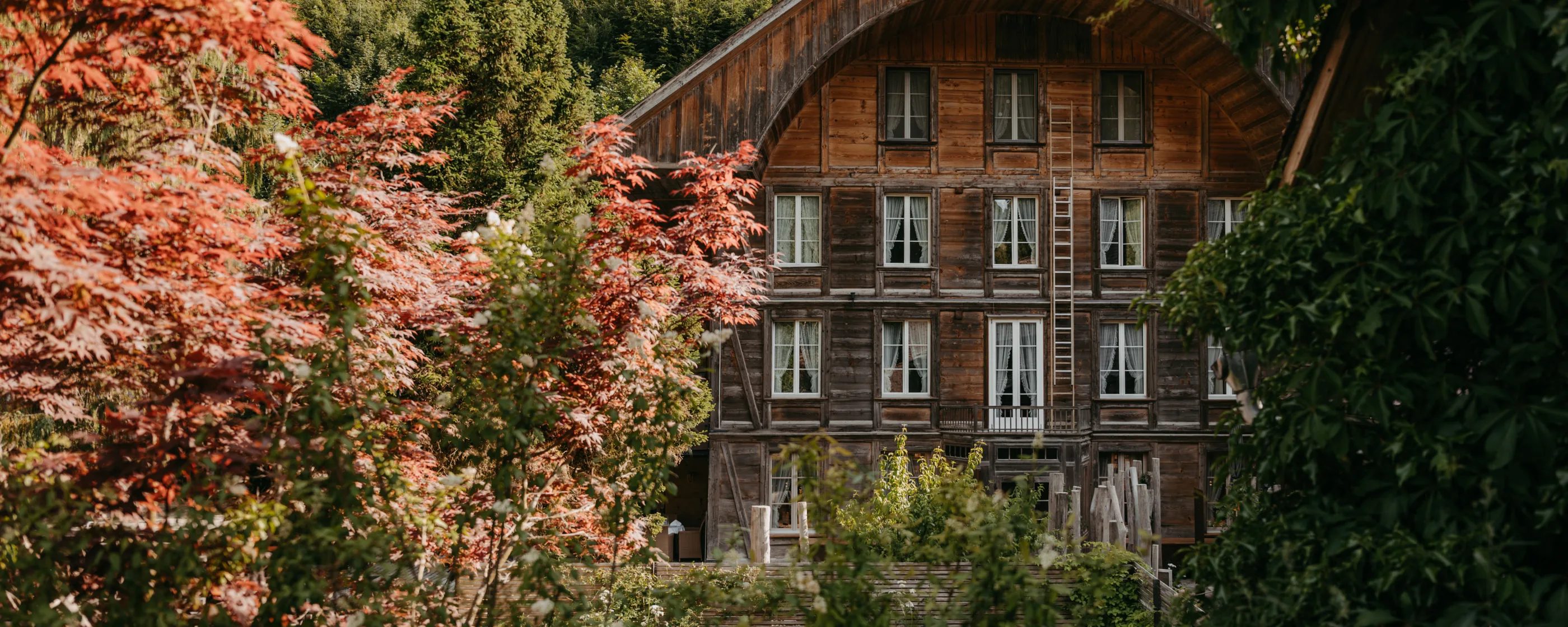 Hotel Kemmeriboden-Bad, Schangnau: Aussenansicht Herbst
