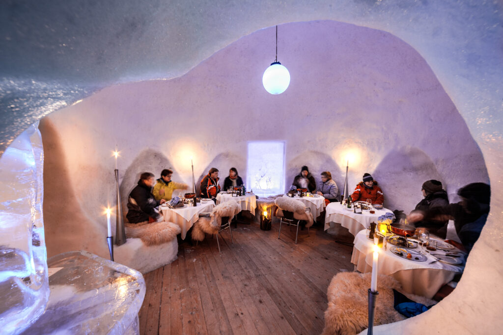 Hotel Kemmeriboden-Bad, Schangnau: iglu restaurant