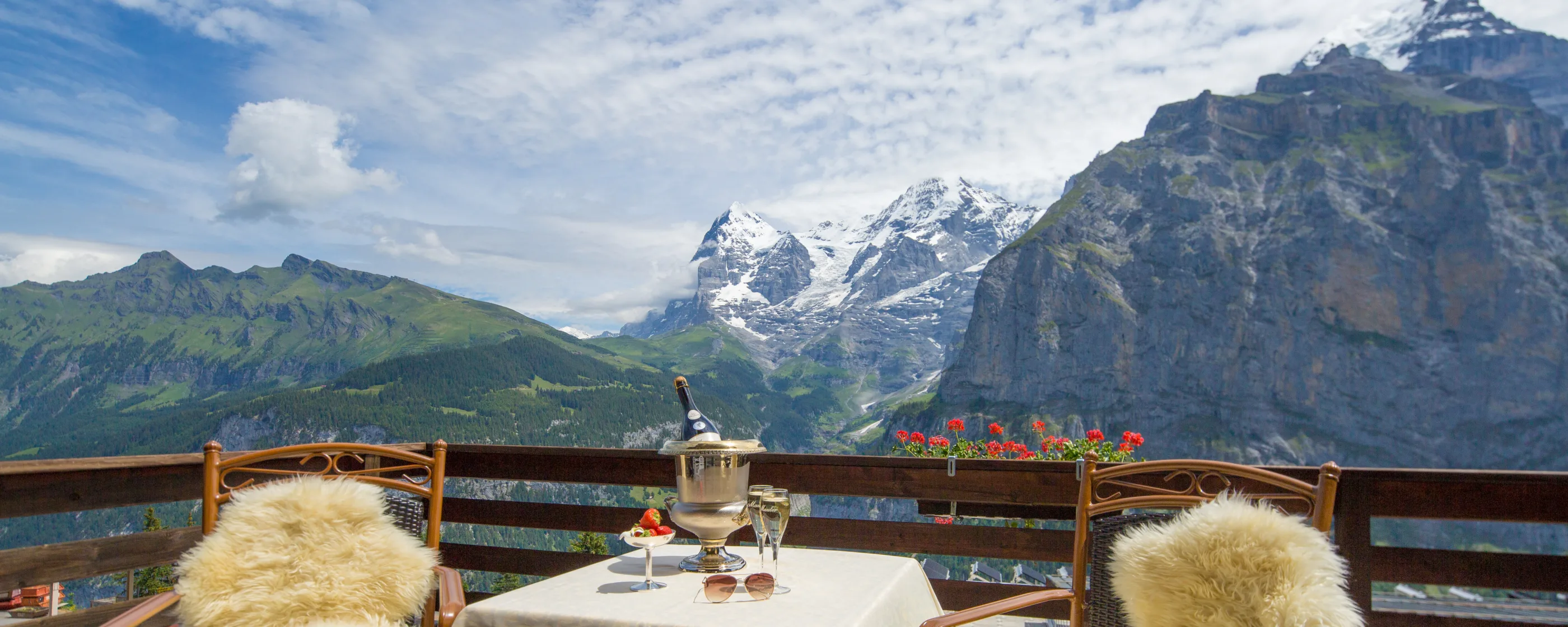 One-Bedroom Suite with Eiger Mountain View 10