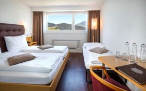 Hotel Seerausch, Beckenried: Komfort Doppelzimmer mit Zustellbett – Seesicht 