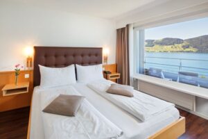 Hotel Seerausch, Beckenried: Panorama Twin or Queen Bedded Room - Lake View