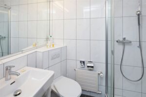 Superior Double Room With Balcony - Bathroom