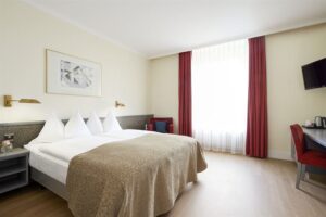 Seehotel Waldstaetterhof, Brunnen: Superior Double Room with Queen Size Bed and mountain view - without balcony