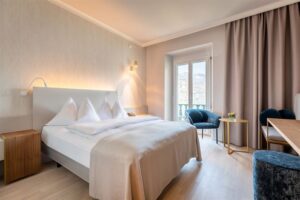 Seehotel Waldstätterhof, Brunnen: Superior Double Room with Queen Size Bed, lake view and balcony