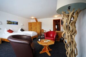 Hotel Schweizerhaus, Maloja: Family Room with 2 bedrooms and mountain view