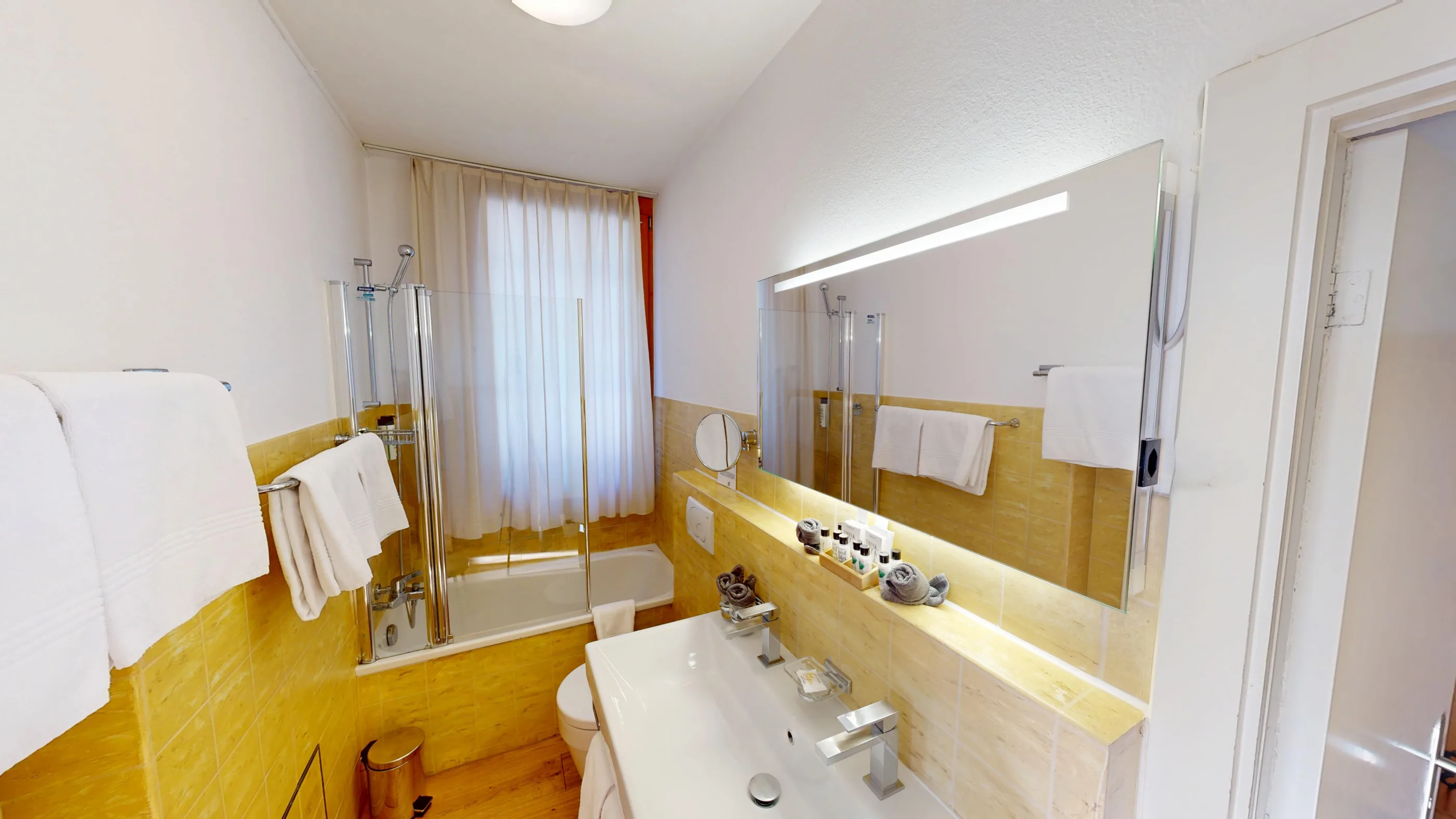 Familienzimmer mit Bergsicht