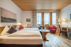 Hotel Schweizerhaus, Maloja: Double room with mountainview