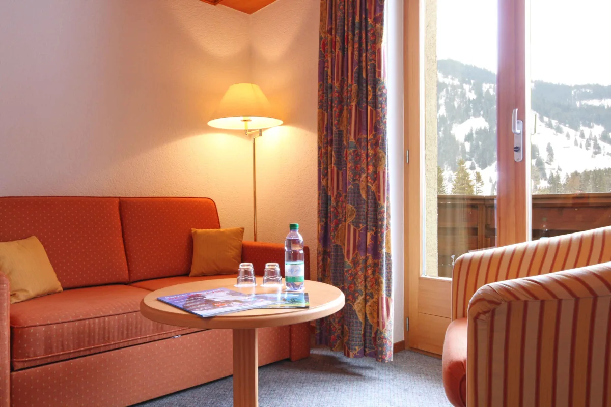Hotel Bernerhof, Kandersteg: Standard twin room - mountain view
