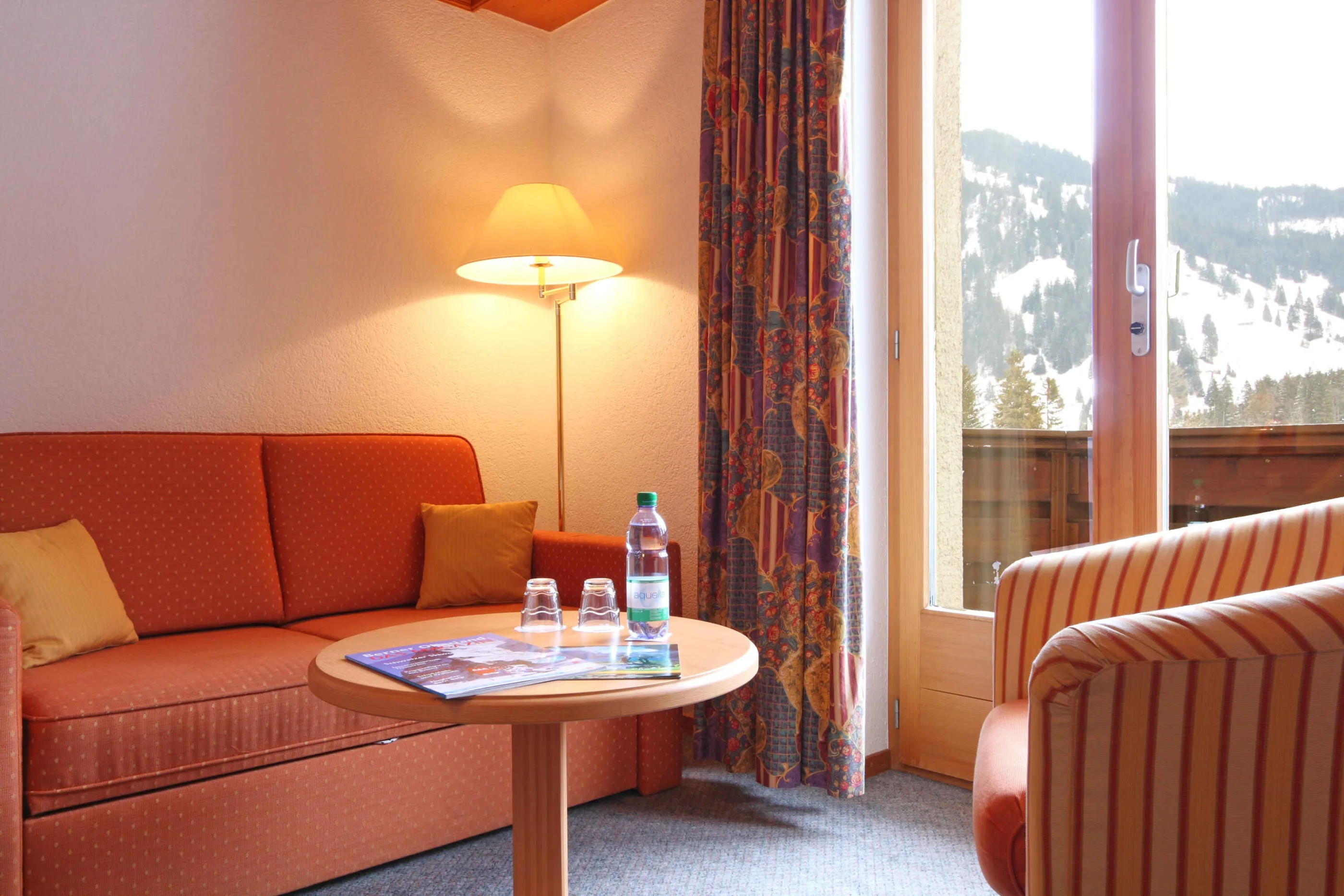 Hotel Bernerhof, Kandersteg: Standard twin room - mountain view