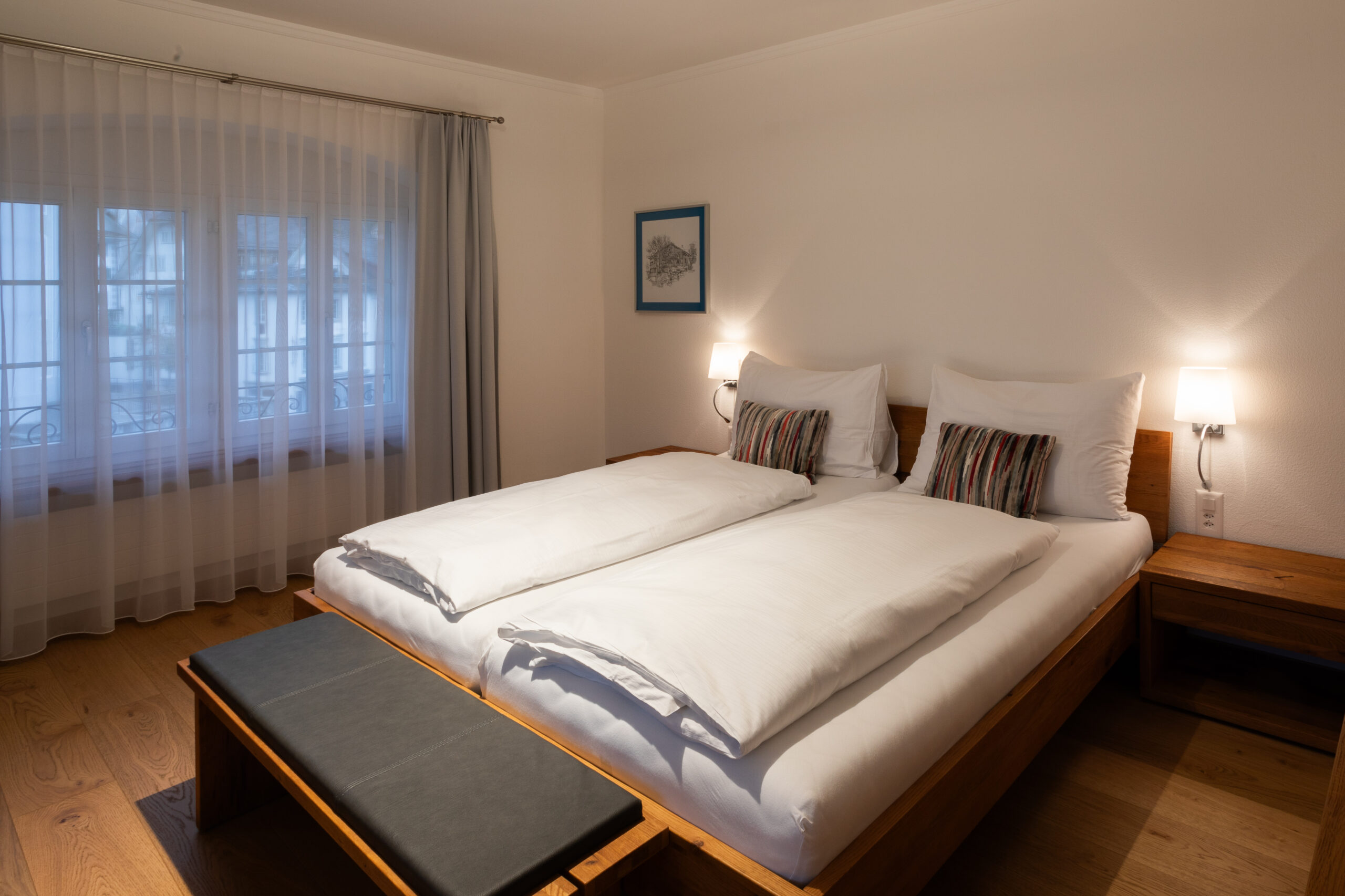 Hotel Wysses Rössli, Schwyz: Deluxe Zimmer mit King Size Bett 