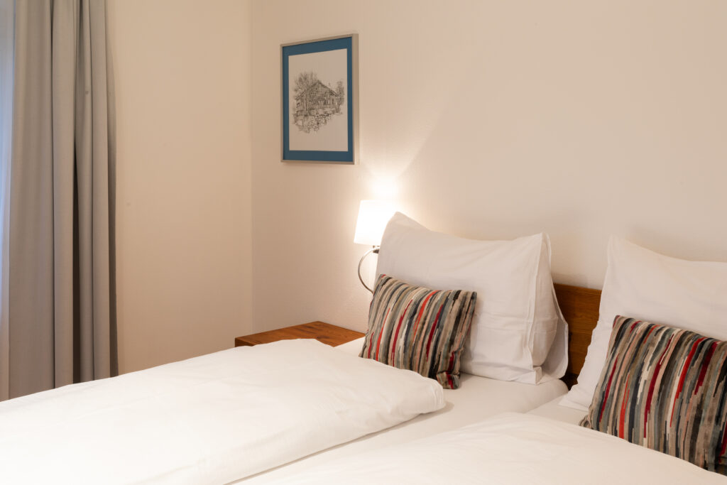 Hôtel Wysses Rössli, Schwyz : chambre de luxe avec lit king size 