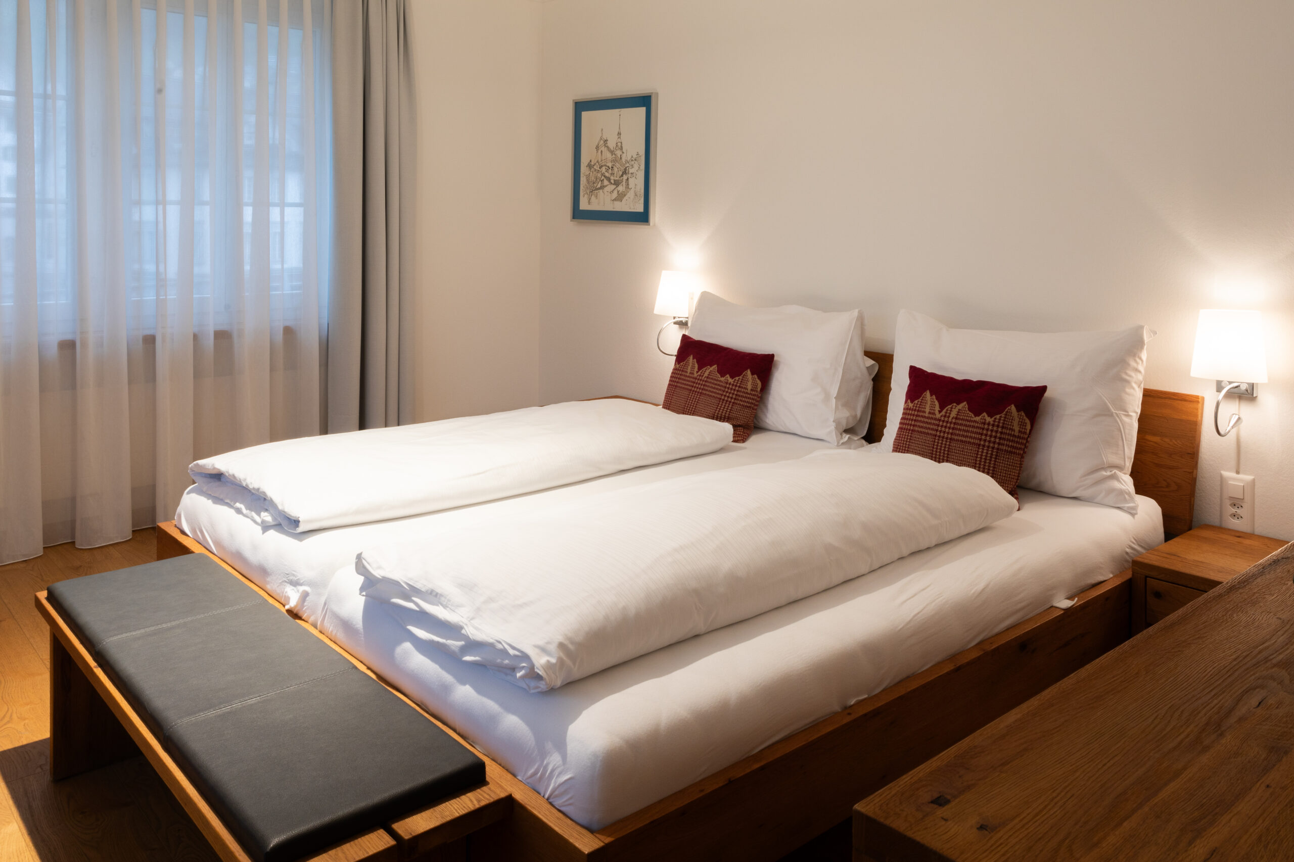 Hotel Wysses Rössli, Schwyz: Deluxe Doppelzimmer mit King Size Bett und Balkon