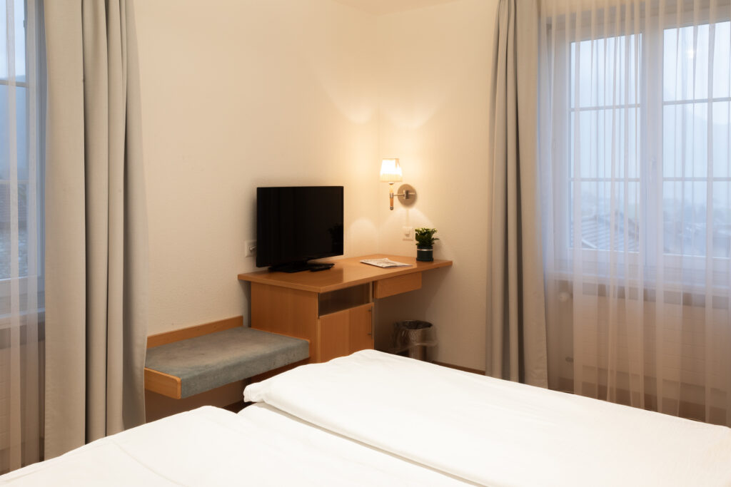 Hôtel Wysses Rössli, Schwyz : Petite chambre double Grandlit 