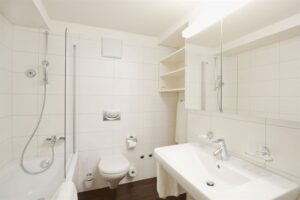 Central Apartments, Davos: 2 bathroom