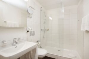 Central Apartments, Davos: bathroom