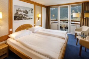 Hotel Derby, Grindelwald: DOPPELZIMMER „Scenic“ zur Südseite mit Eigersicht