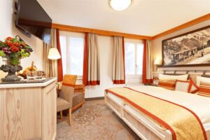 Hotel Eiger, Muerren: Double Room forest side