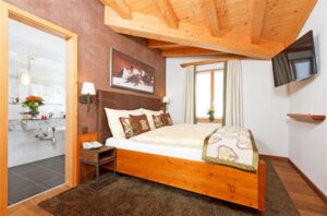 Hotel Eiger, Muerren: one-bedroom suite with Eiger mountain view