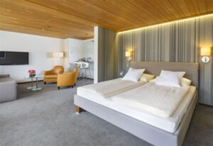 Hotel Stella, Interlaken: Geräumiges Zimmer für 1 bis 4 Personen