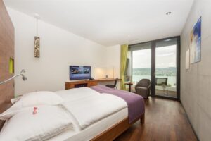 Hotel Belvoir, Rueschlikon: lifestyle room with lake view