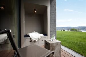 Hotel Belvoir, Rueschlikon: lifestyle room with lake view