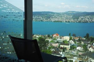 Hotel Belvoir, Rueschlikon: panorama club room with lake view