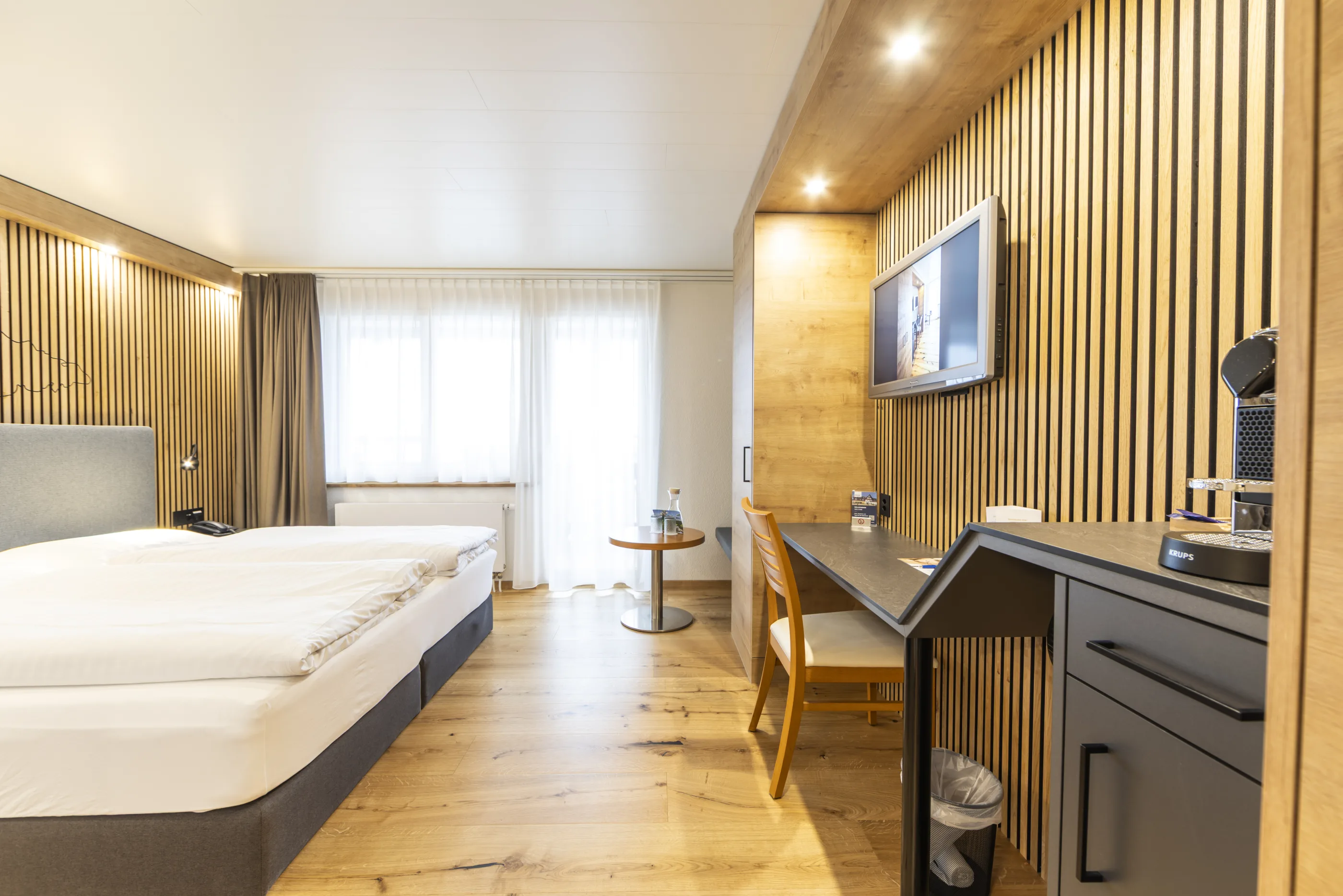 哥廷根 Seemöwe 酒店：带阳台的橡木质朴湖畔双人间