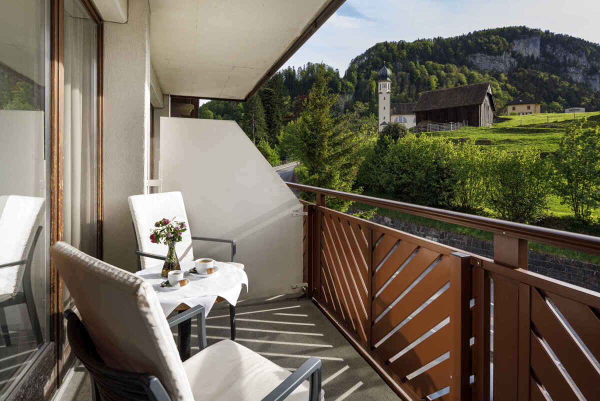 Double room with mountain view and balcony – main house