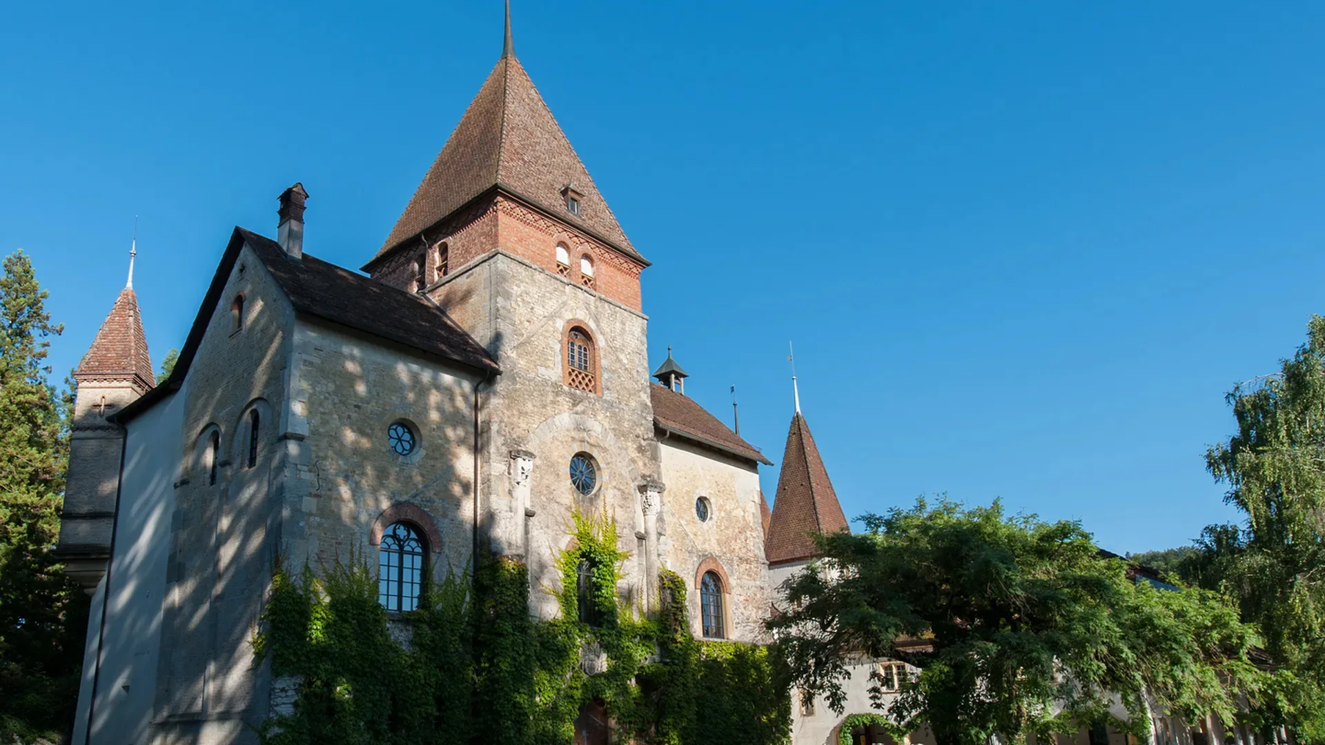 Schloss Münchenwiler: Aussenansicht