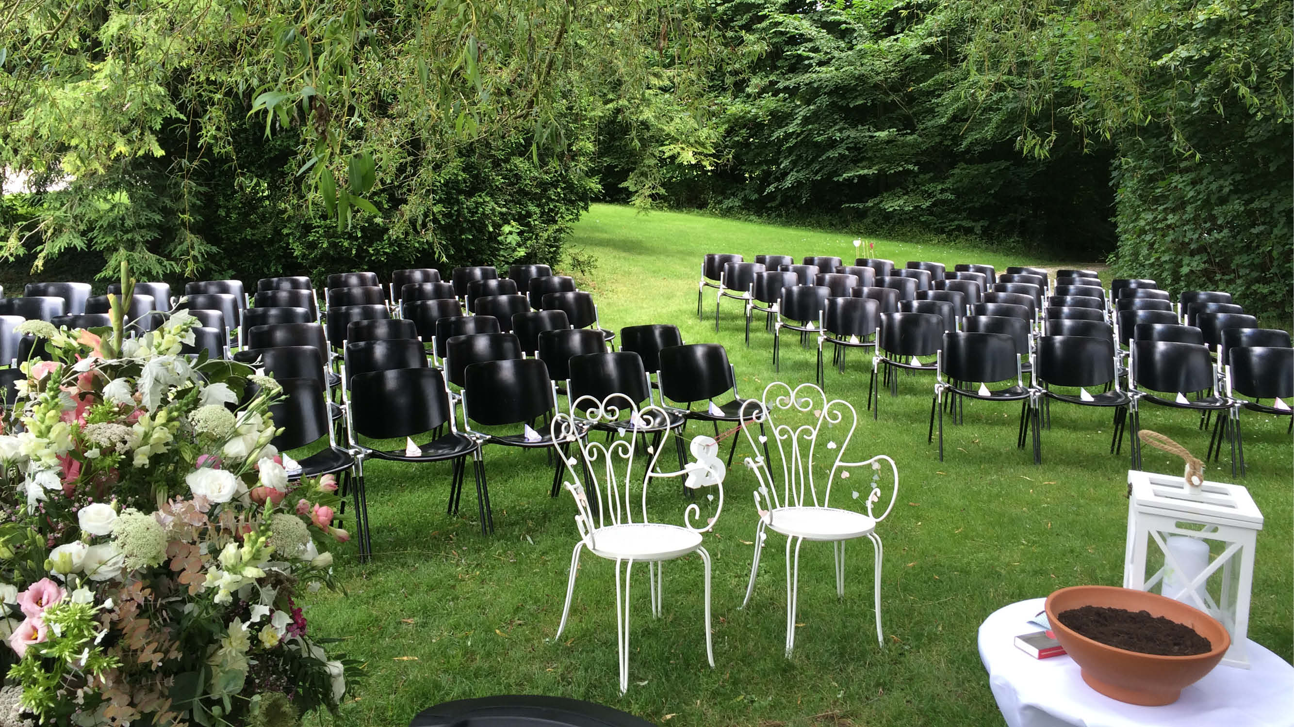 Schloss Münchenwiler: wedding location