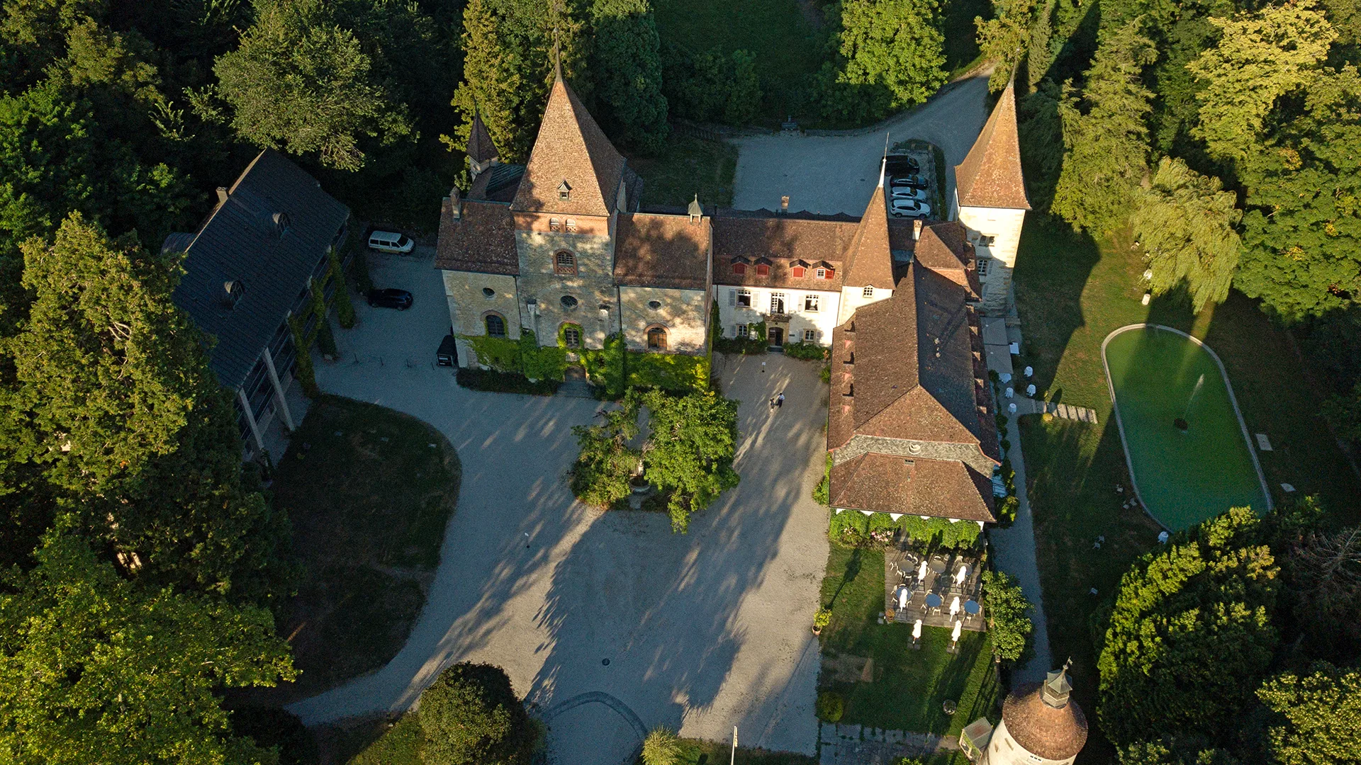 Schloss Münchenwiler: Aussenansicht