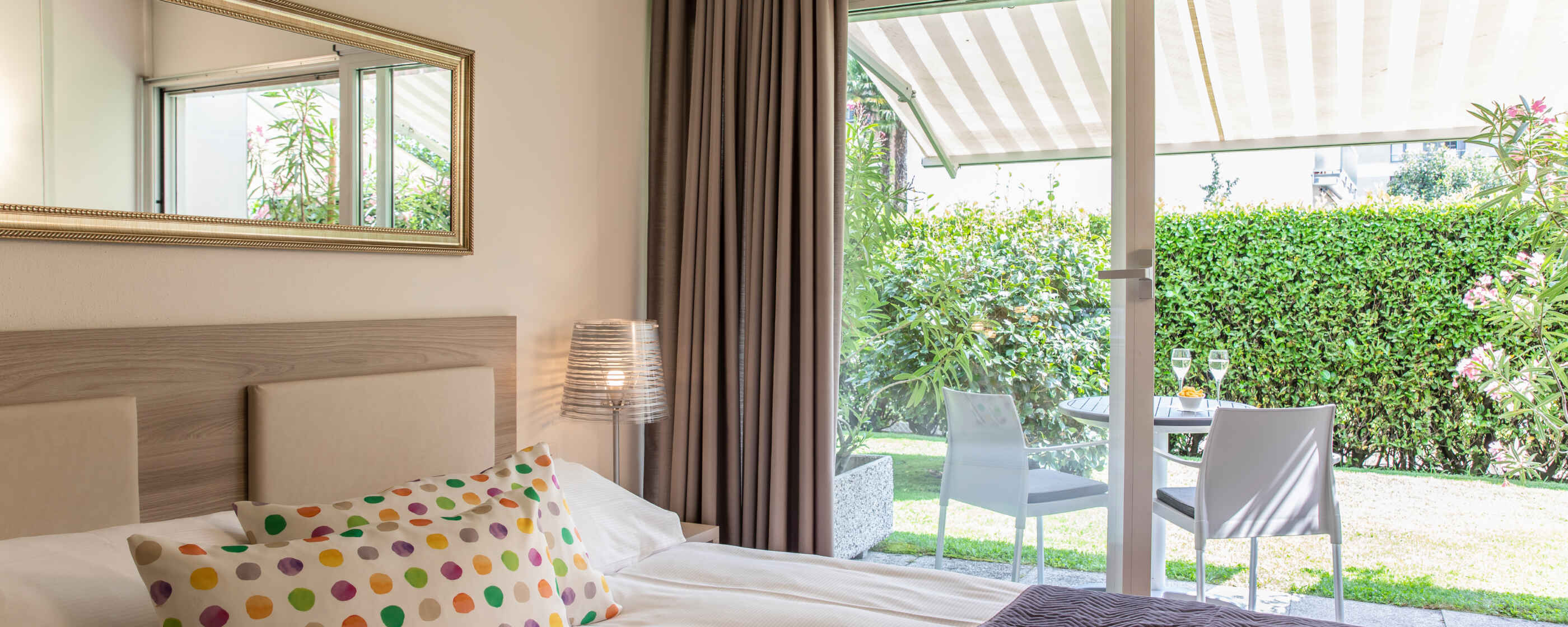 Smart-HOTEL MINUSIO: Doppelzimmer Garten