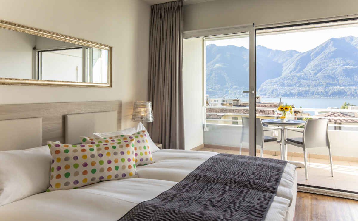 Smart-HOTEL MINUSIO: Doppelzimmer Seeblick