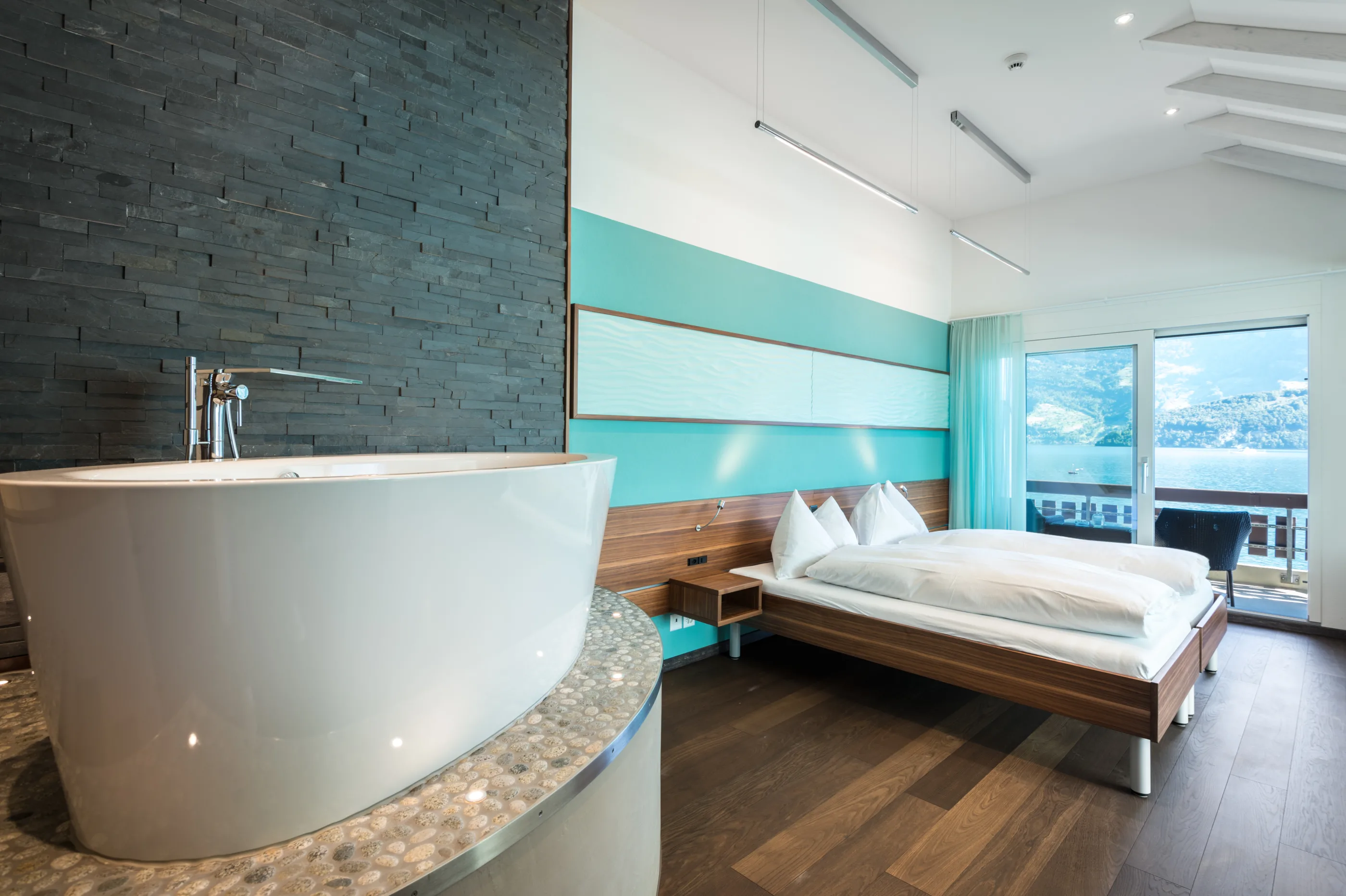 Hotel Nidwaldnerhof: Wellness Suite mit Balkon und Seeblick