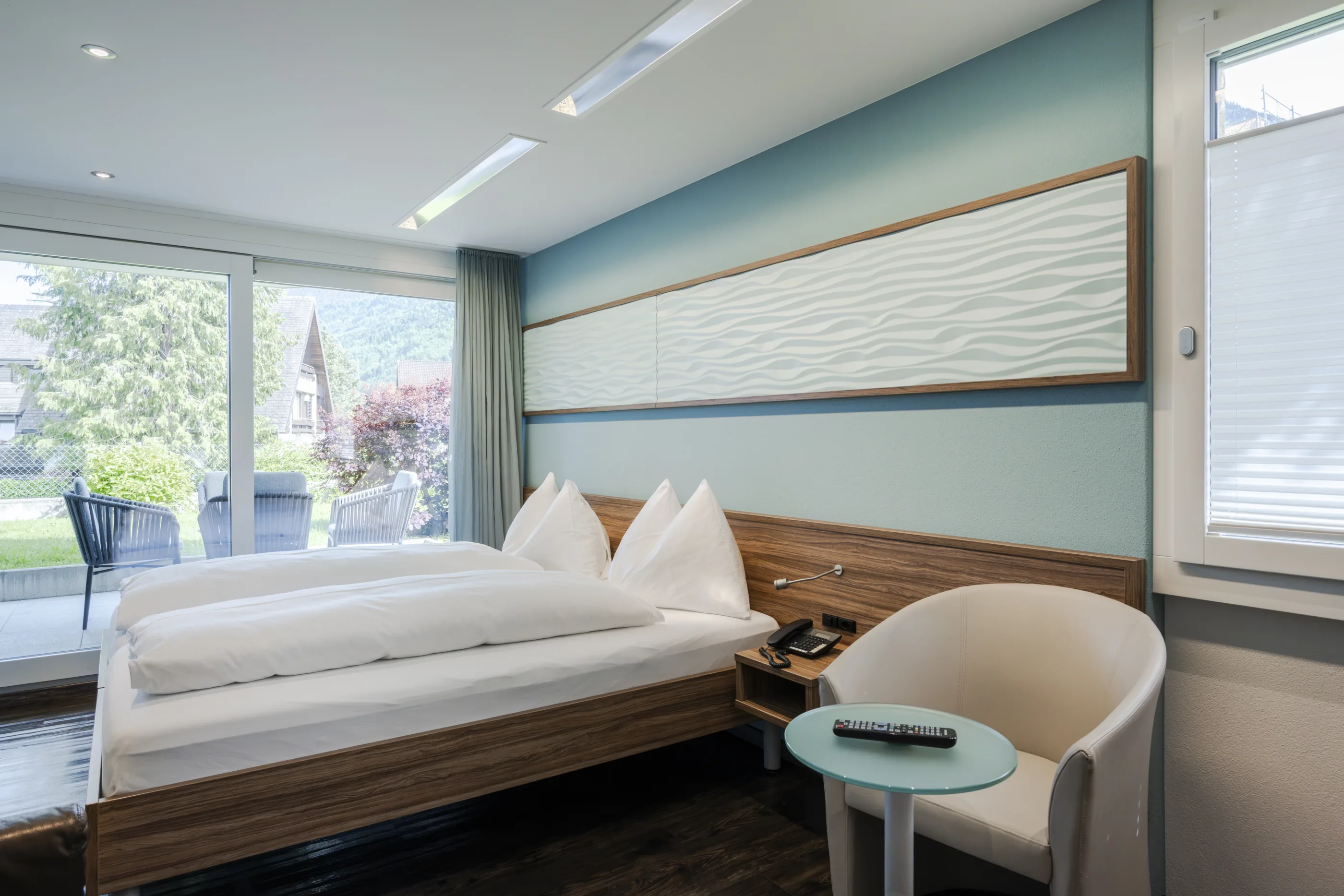 Hotel Nidwaldnerhof: Familienzimmer mit zwei Schlafzimmern und Dorfblick