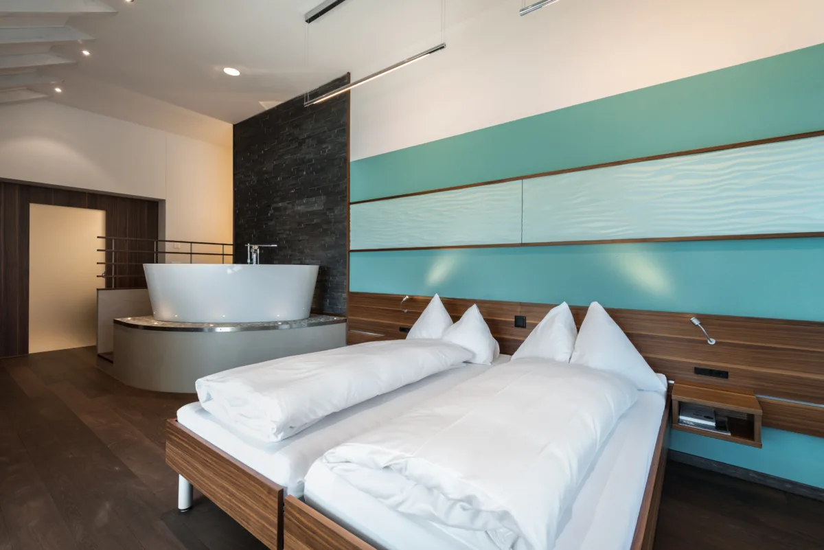 Hotel Nidwaldnerhof: Wellness Suite mit Balkon und Seeblick