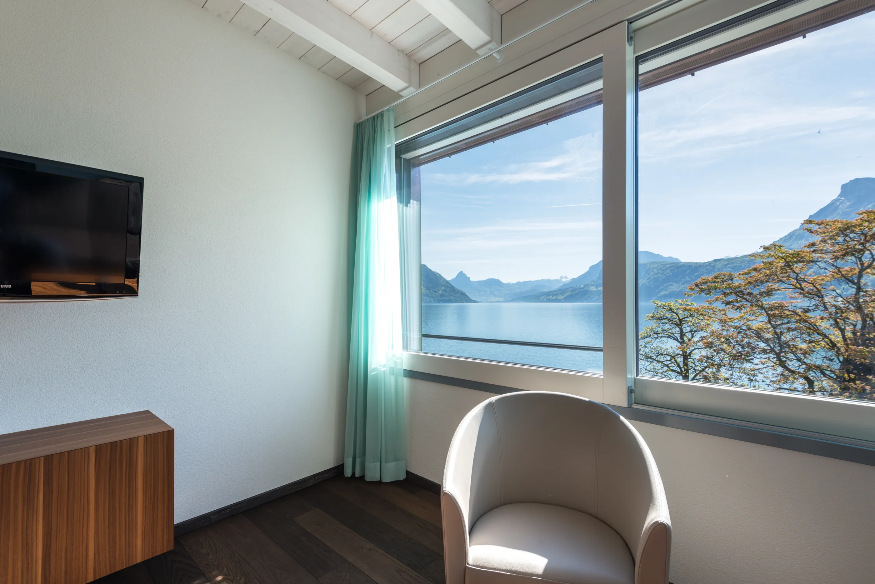 Hotel Nidwaldnerhof: Wellness Suite mit Balkon und Seeblick